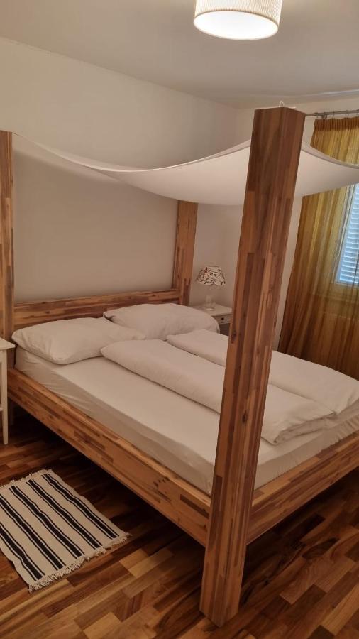 Casa Emma With Pool Διαμέρισμα Πόρετς Εξωτερικό φωτογραφία