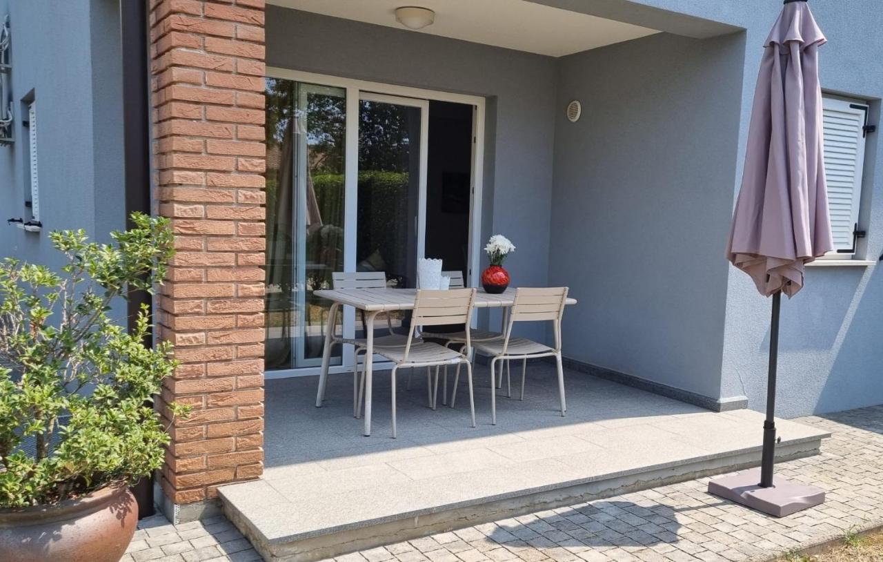 Casa Emma With Pool Διαμέρισμα Πόρετς Εξωτερικό φωτογραφία